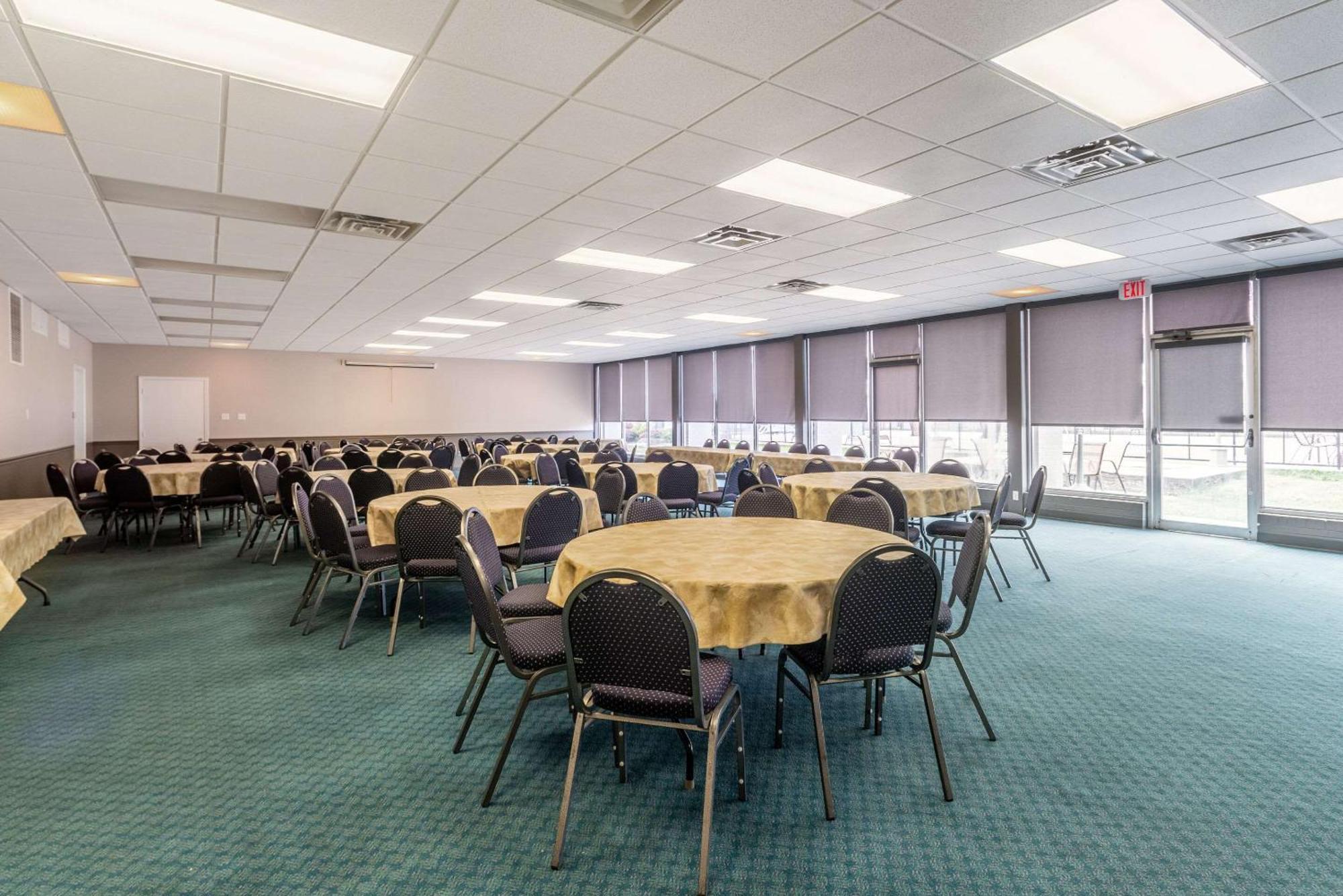 Quality Inn & Suites Vandalia Near I-70 And Hwy 51 Exterior foto