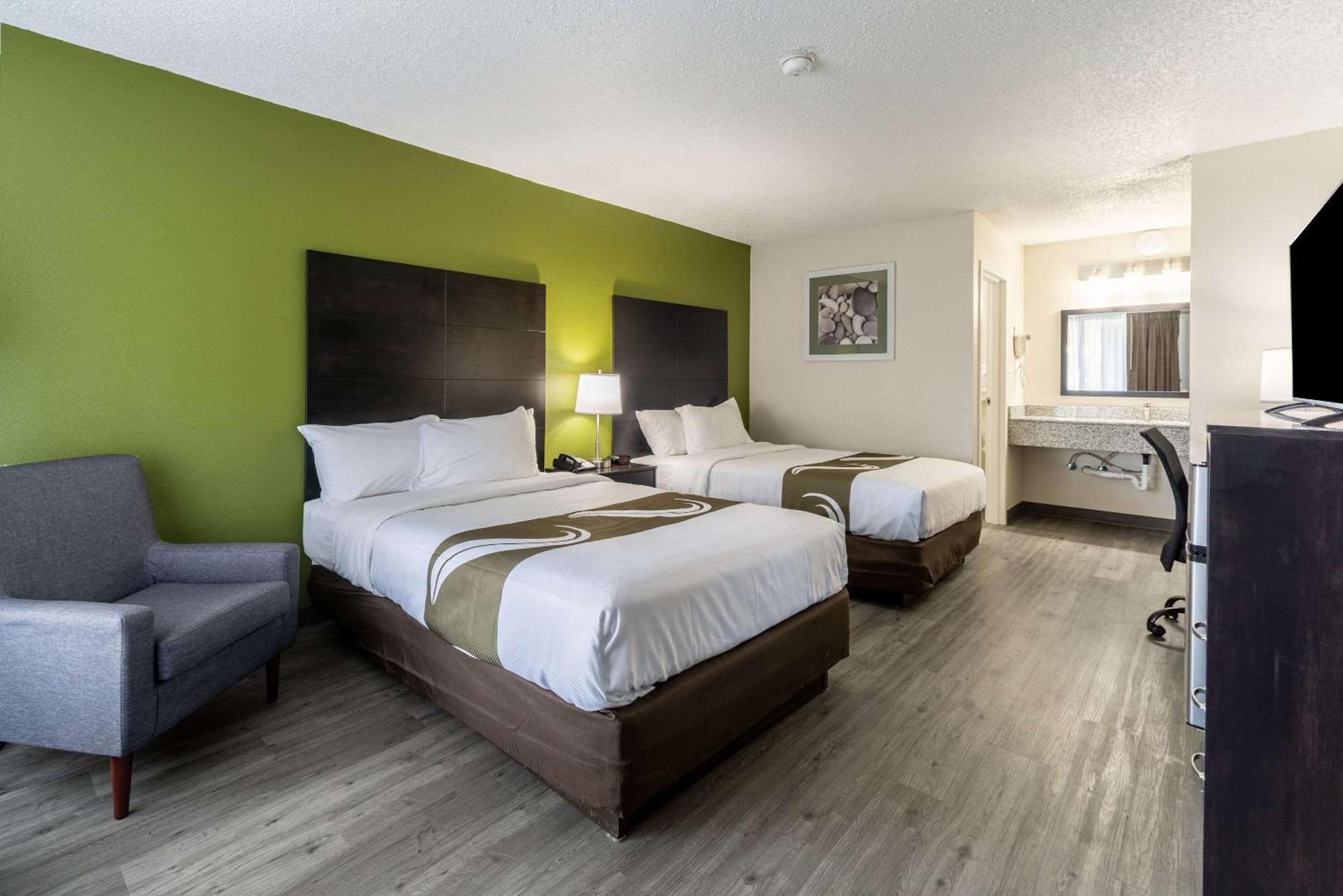 Quality Inn & Suites Vandalia Near I-70 And Hwy 51 Exterior foto