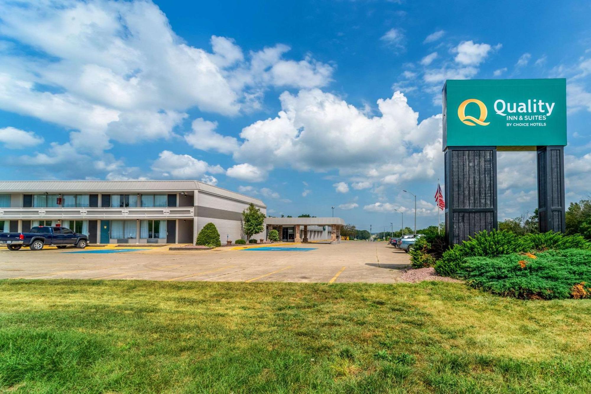 Quality Inn & Suites Vandalia Near I-70 And Hwy 51 Exterior foto