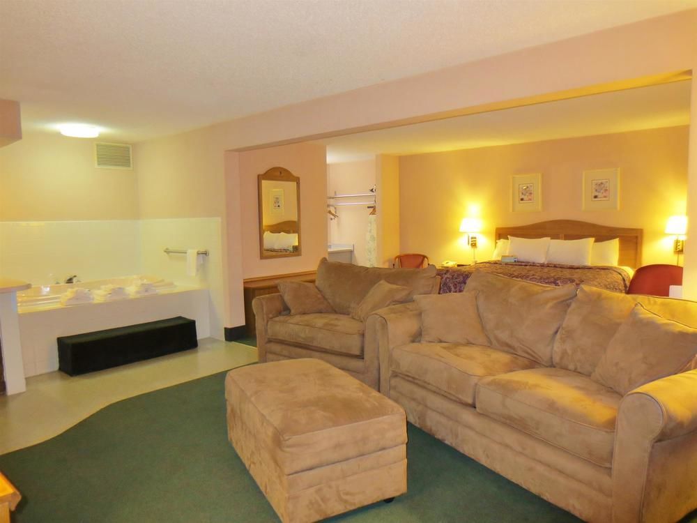 Quality Inn & Suites Vandalia Near I-70 And Hwy 51 Exterior foto