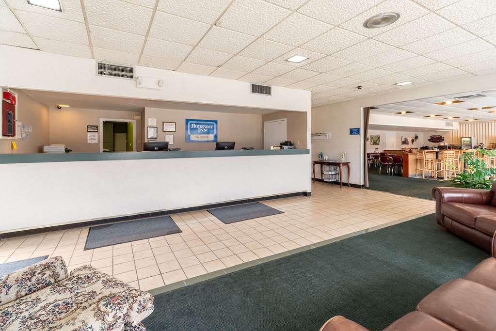 Quality Inn & Suites Vandalia Near I-70 And Hwy 51 Interior foto